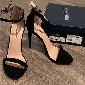 Black fashion nova heels